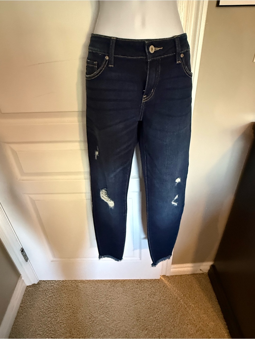 KanCan Dark Blue Distressed Cropped Jeans never worn